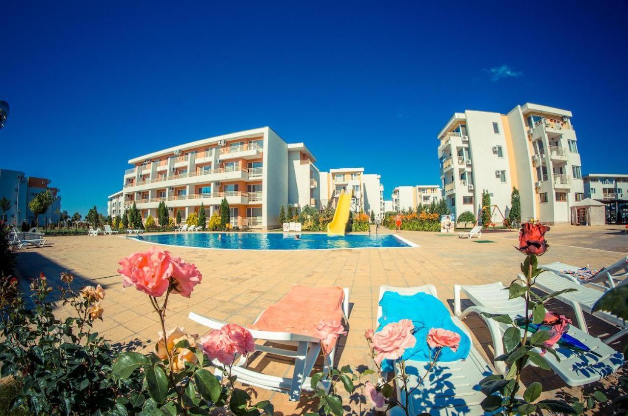 Nessebar Fort Club - Prestige Apartments ซันนีบีช ภายนอก รูปภาพ